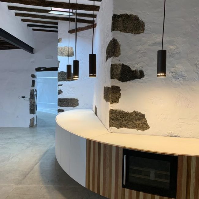 Interiorismo Lanzarote. Cómo el maridaje entre diseño y paisaje impulsa el interiorismo en Lanzarote con Ache Diseño.