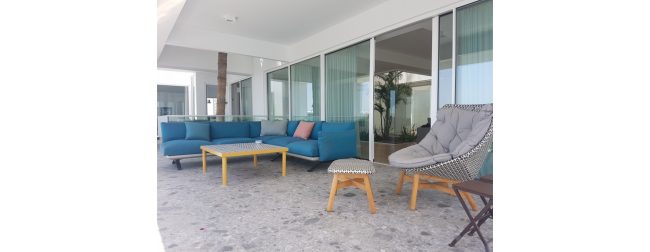 Interiorismo Lanzarote. Minimalismo cálido y coherencia material: una propuesta de Ache Interiorismo.